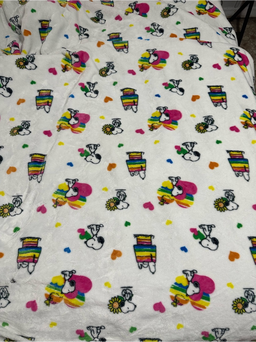 Source Unknown White Plush Blanket with Rainbow, Pink, Yellow, Green Accents